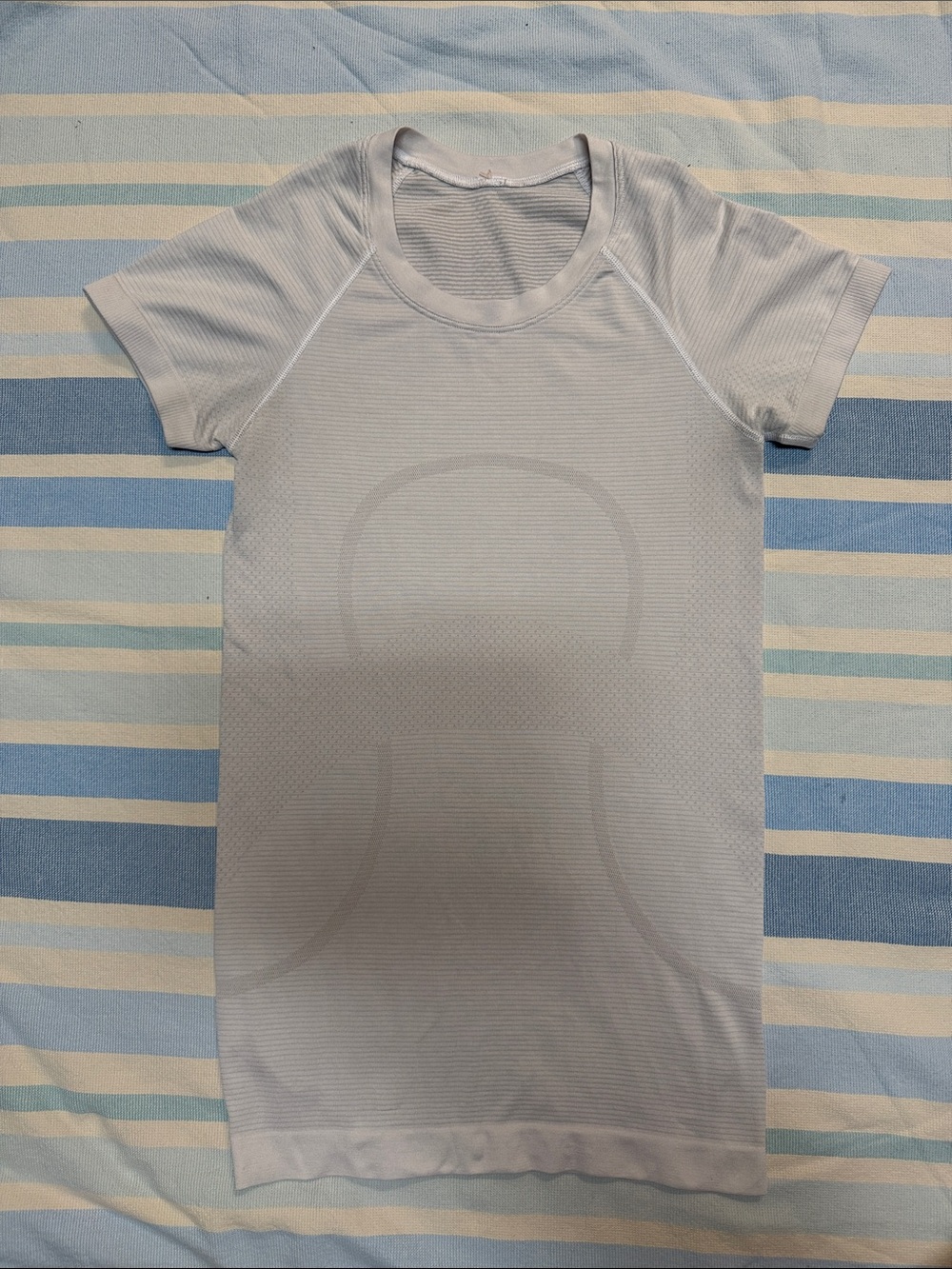 lululemon athletica Light Gray Seamless Short Sleeve Tee